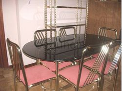 Mesa y seis sillas